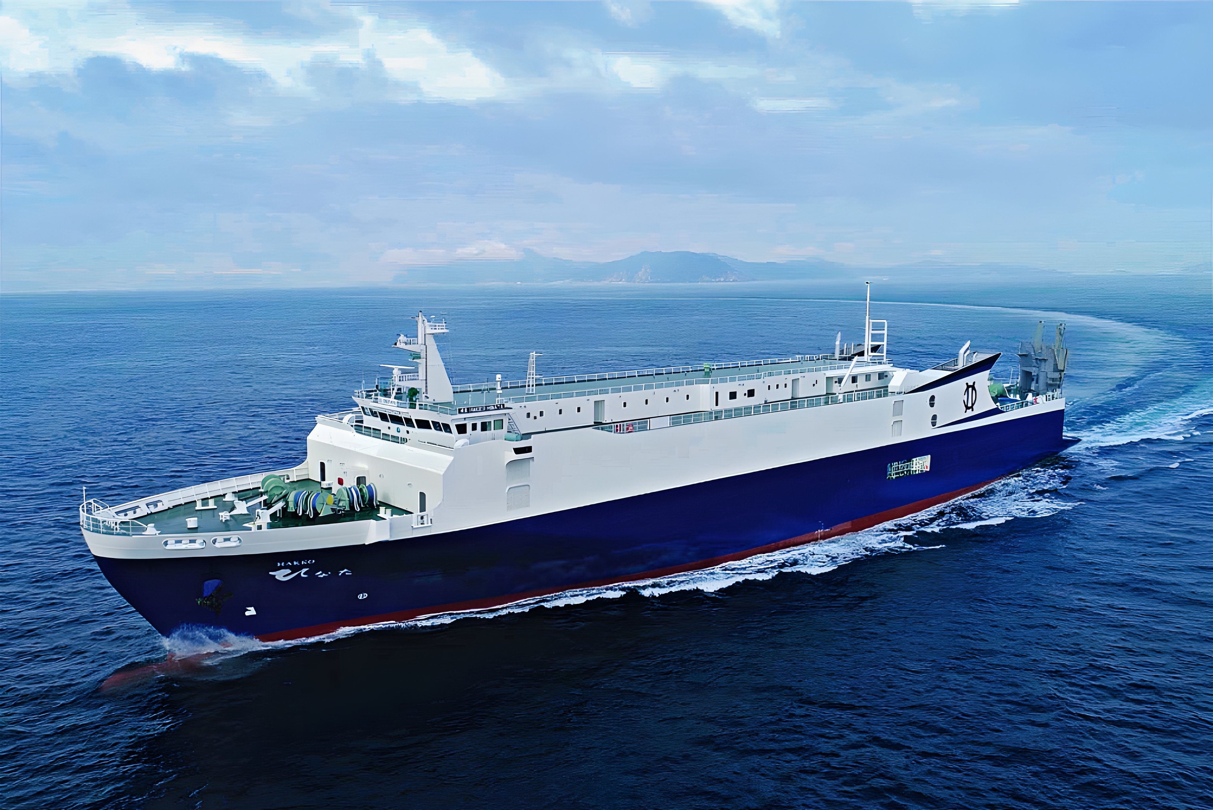 RoRo vessel crossing ocean